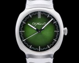 Moser Streamliner Centre Seconds Green Dial