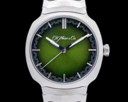 Moser Streamliner Centre Seconds Green Dial