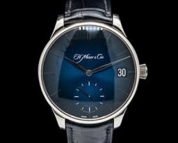 Venturer Big Date 18K White Gold Midnight Blue Fumé Dial