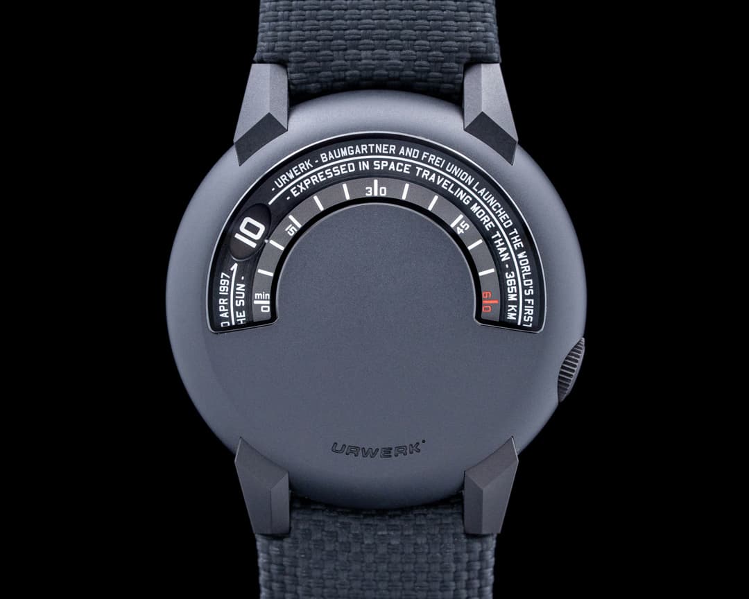 URWERK UR-102 Reloaded Black PVD Titanium Wandering Hours LIMITED