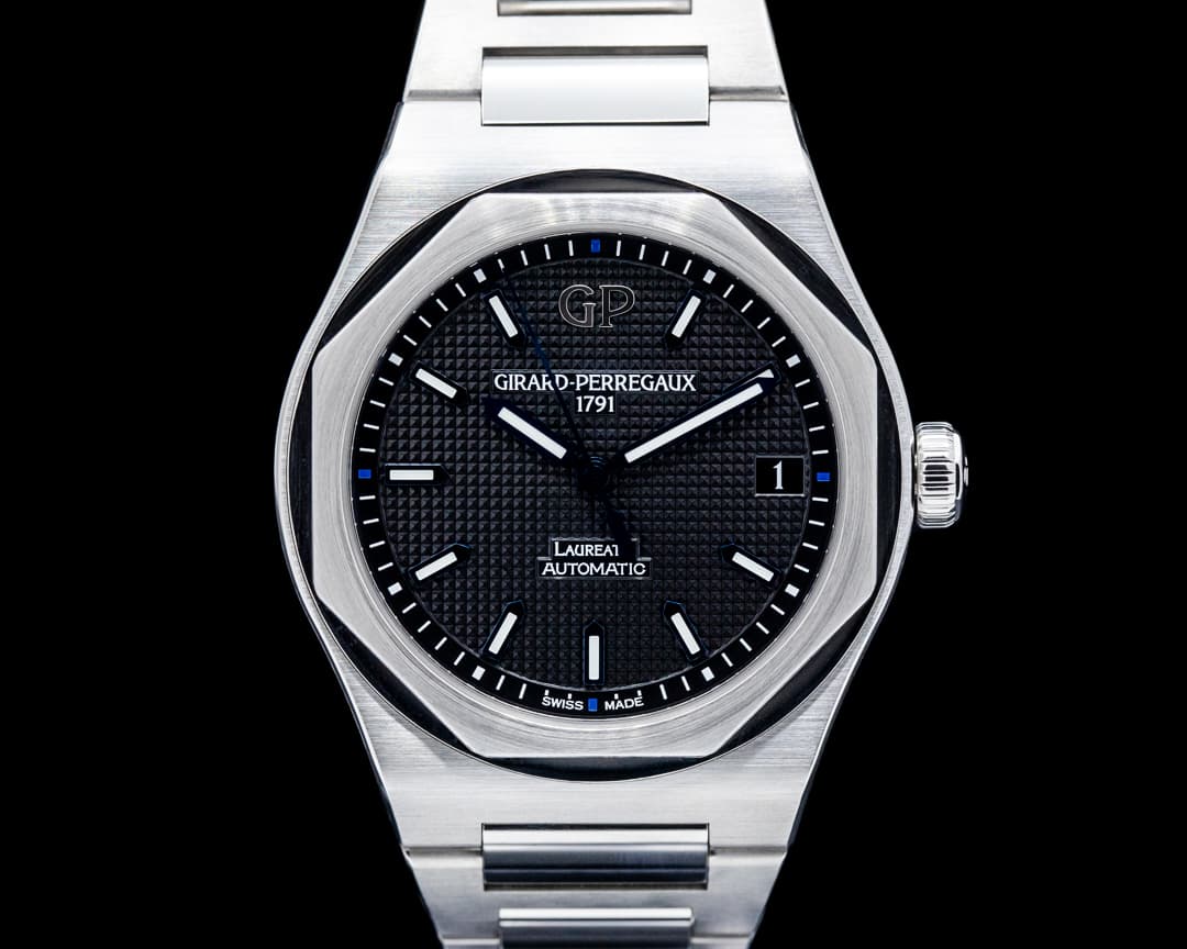 Girard-Perregaux 81010 Laureato SS Black Dial LIMITED