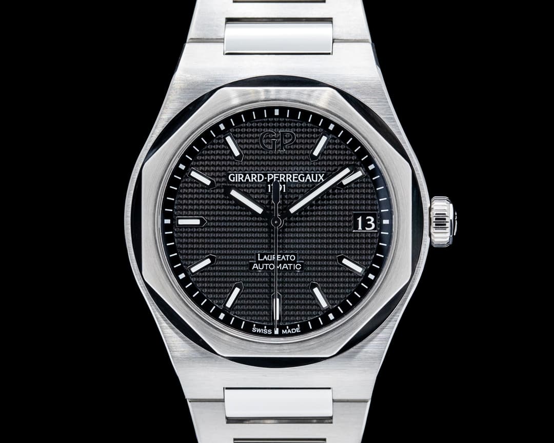 Girard-Perregaux 81010 Laureato 42MM SS Black Dial